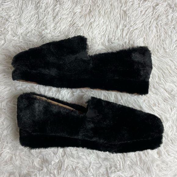 Black Dark Sleeping Pixie Fuzzy Slippers Dolls Kill - Picture 3 of 7